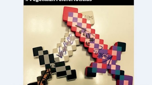 Concurso: Te contamos quiénes se llevan las espadas autografiadas por los YouTubers