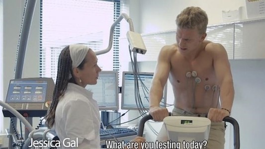 Video experimento: los efectos de no comer azúcar, ni tomar alcohol durante un mes