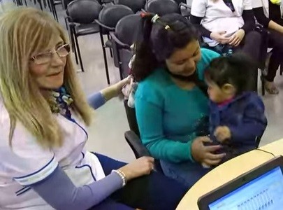 Video emotivo: el momento en que una nena vuelve a oír