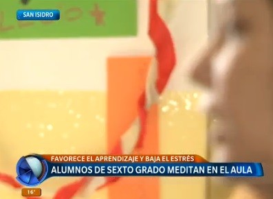 Alumnos de sexto grado meditan en el aula