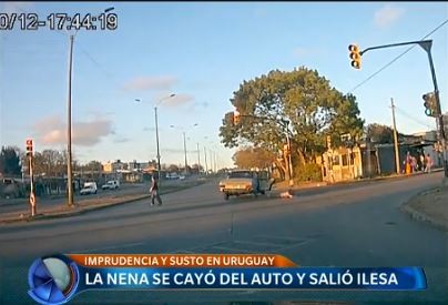 Una nena se cayó de un auto y salió ilesa