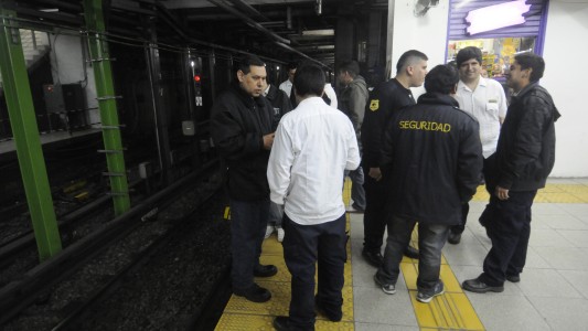 Sigue interrumpida la línea B de subte por protesta de vigiladores