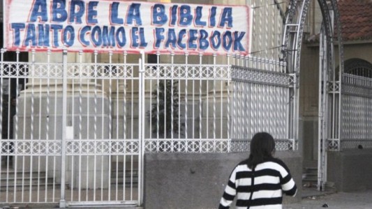 Curiosos pasacalles en una Iglesia: Jesús y las redes sociales