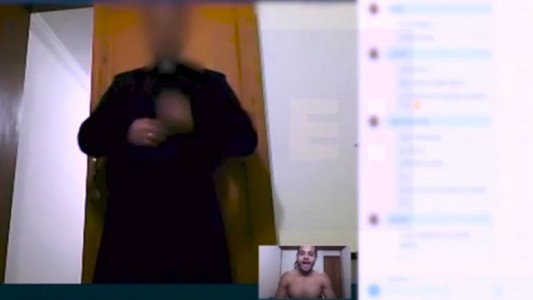 "Amores Santos": el documental que retrata a cientos de religiosos teniendo cibersexo