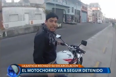 El "motochorro" seguirá detenido