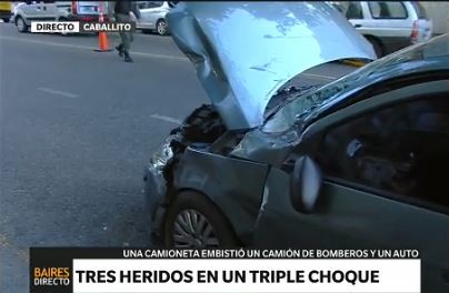 Chocados y rescatados por los bomberos en Caballito