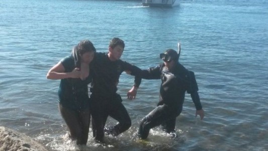 Se tiró a lo Tarzán en el Nahuel Huapi y tuvieron que rescatarlo