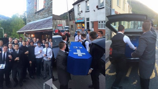 Jóvenes celebraron un funeral falso para un amigo que se puso de novio