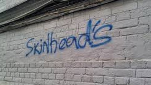 Un grupo neonazi atacó a golpes a dos jóvenes de la comunidad gay