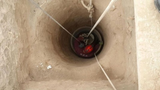 Rescatan a un obrero que quedó atrapado en un pozo a 20 metros