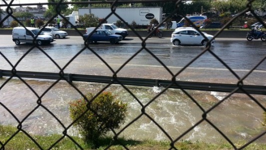 Corte total en Acceso Oeste por la rotura de un caño