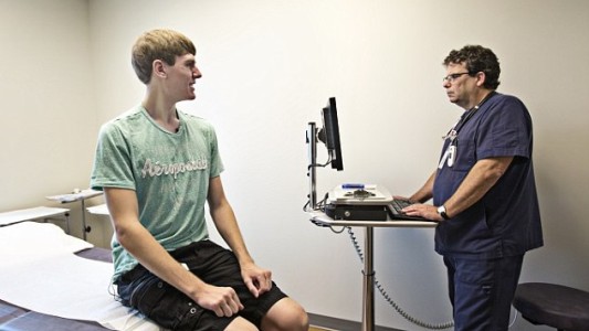 "Comer me puede matar": la historia del joven que es alérgico a los alimentos