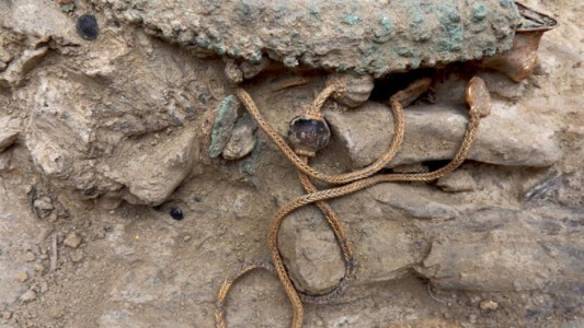 Hallaron una tumba de un guerrero de la antigua Grecia lleno de tesoros