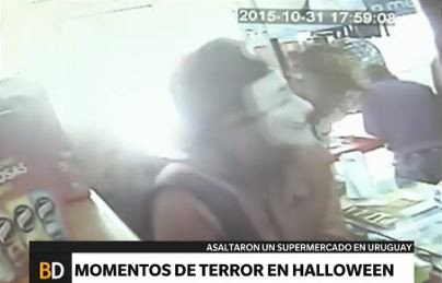 Halloween: robo piraña en supermercado de Montevideo