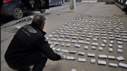 Secuestran 145 kilos de marihuana escondidos en un auto de alta gama