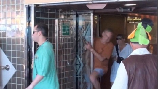 Video: por este golpe una empresa de cruceros debe pagarle 21 millones de dólares