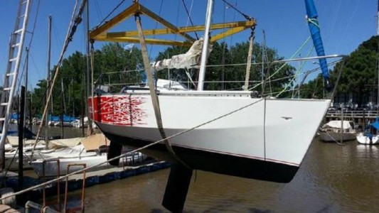 Barco fantasma: hallaron un velero sin tripulantes en el Río de la Plata