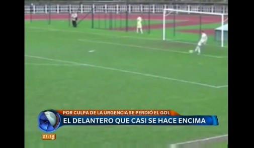 El delantero que casi se hace encima
