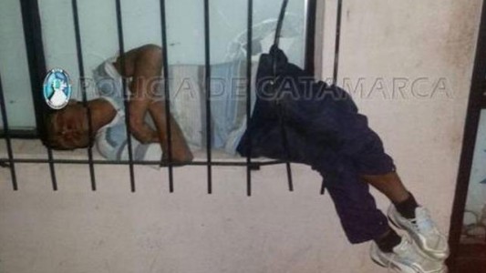 Entrò a robar una carnicería y quedó atrapado en las rejas de la ventana