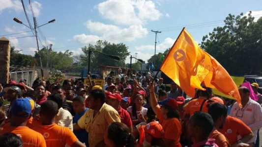 El crimen de un opositor venezolano tiñe de violencia la campaña electoral