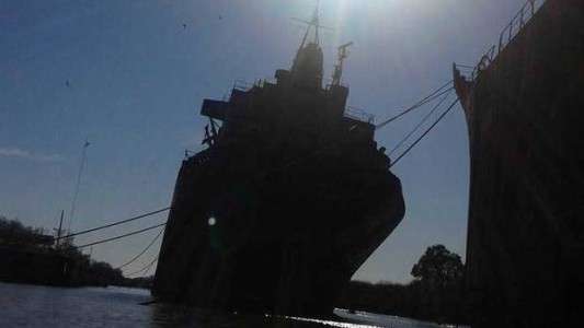 Hombre murió aplastado por dos barcos amarrados cuando iba en kayak