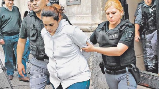 Faustina, la beba abandonada en una estación de servicio, es hija de la mujer policía, pero no de "el rasta"