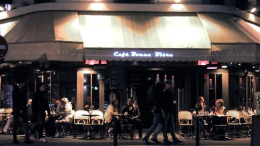 Reabrió uno de los bares que fue blanco de los atentados de París