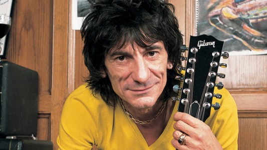 El guitarrista de los Rolling Stones será padre de mellizos a los 68 años