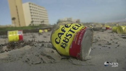 Misterio: aparecieron cientos de latas de café en una playa de Miami