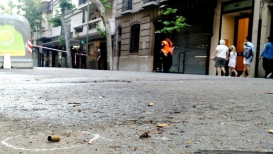Dos detenidos y dos prófugos tras robo y tiroteo en una joyería en Recoleta
