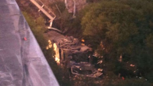 Desbarrancó un colectivo con gendarmes: habría 20 muertos