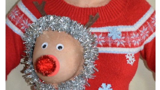 El sweater de Navidad más feo del mundo, pensado para madres que dan el pecho