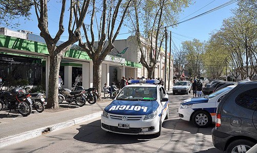 Cuatro detenidos por robar una moto: uno es policía