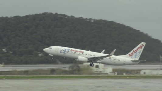 Pasajero intentó suicidarse abriendo la puerta del avión en pleno vuelo