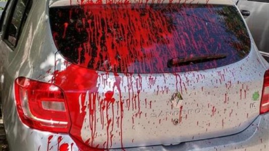 Una mujer denunció que su ex le tiró pintura al auto y le armó un facebook trucho