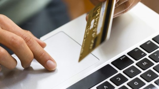 Autorizan a los bancos a enviar resúmenes de cuenta por vía electrónica