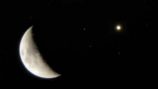 La Luna y una estrella roja gigante se juntarán hoy en el cielo