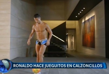 Cristiano Ronaldo hace jueguito en calzoncillos