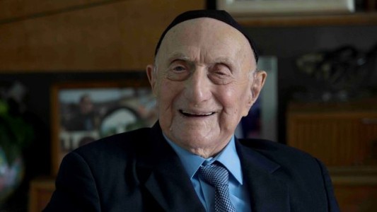 Un sobreviviente del Holocausto es el hombre más viejo del mundo