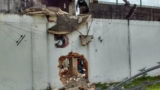 Fuga masiva tras explosión en cárcel de Brasil