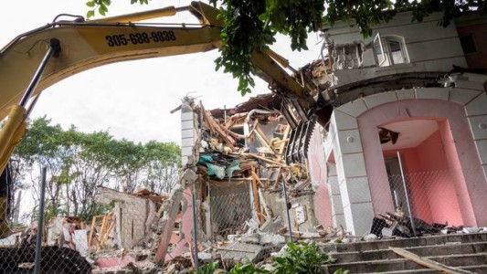 Hallan una caja fuerte en una mansión que tuvo Pablo Escobar