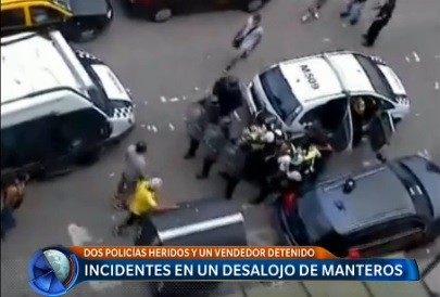 Retiro: incidentes en pleno desalojo de manteros