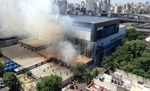 Impactantes imágenes del incendio en Canal 13 y TN