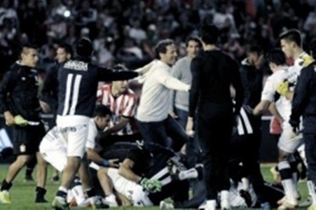 Duras sanciones a jugadores de Estudiantes y Gimnasia