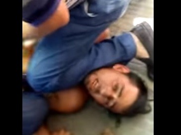 Video: vecinos detuvieron a un ladrón y lo dejaron desnudo