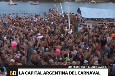 Gualeguaychú festeja el carnaval en sus calles de día y de noche