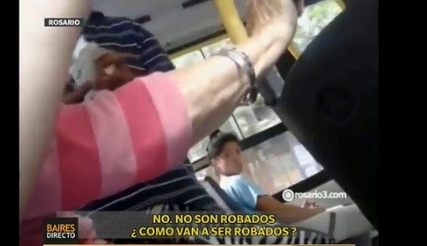 Quisieron venderle en el colectivo objetos que le robaron a su hermano