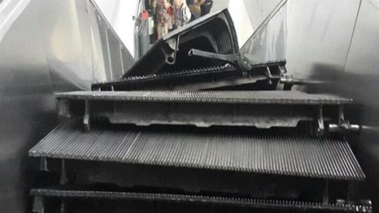 Cayó una escalera mecánica del subte