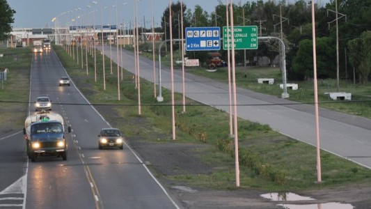 Pararon en el baño en un peaje y se olvidaron una nena