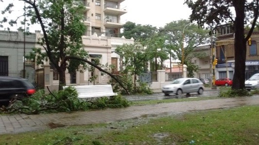Fuerte temporal de viento y lluvia en Santa Fe